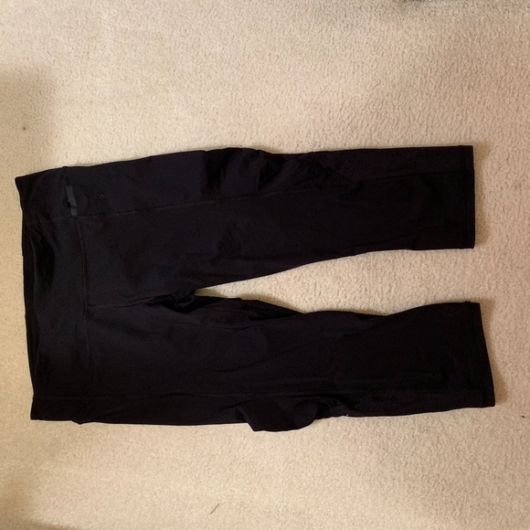 Black Cropped lulu lemon leggings size 10 - Picture 1 of 3